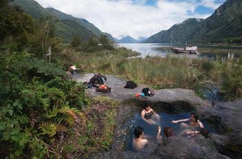 Termas de Cahuelmo en Hualaihue
, Los Lagos